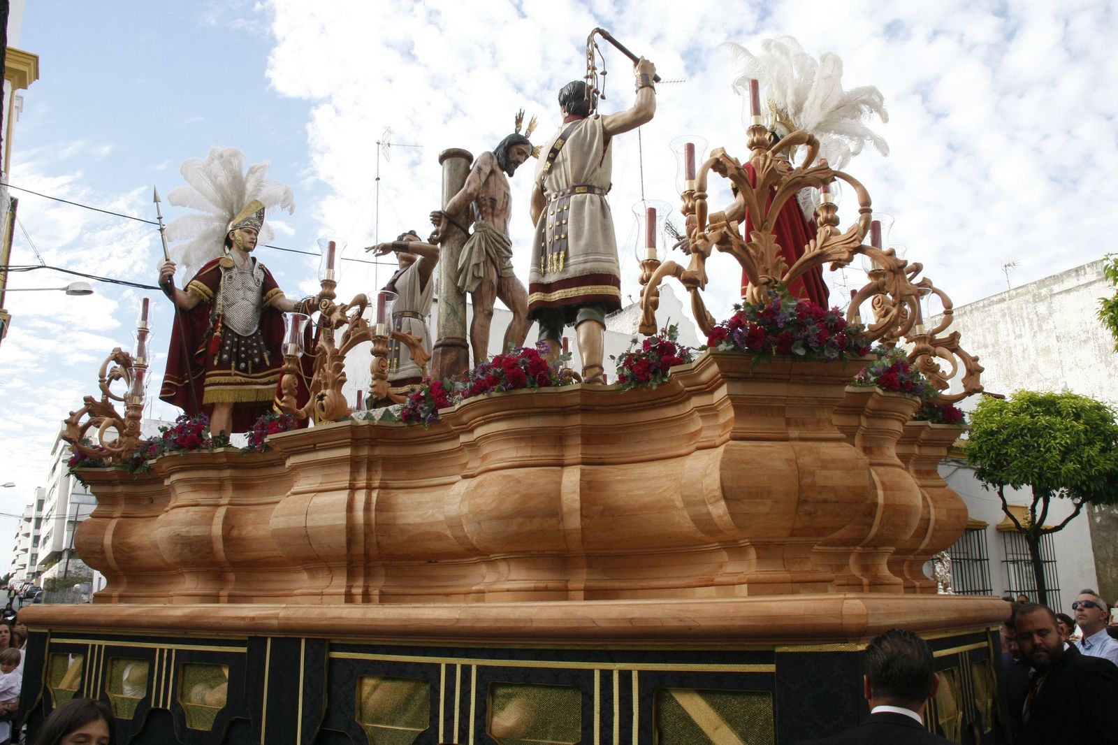 Una bonita imagen del entallado del nuevo paso.