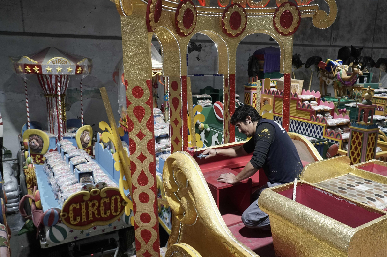 Así se construye la Cabalgata de Reyes Magos de Sevilla 2022