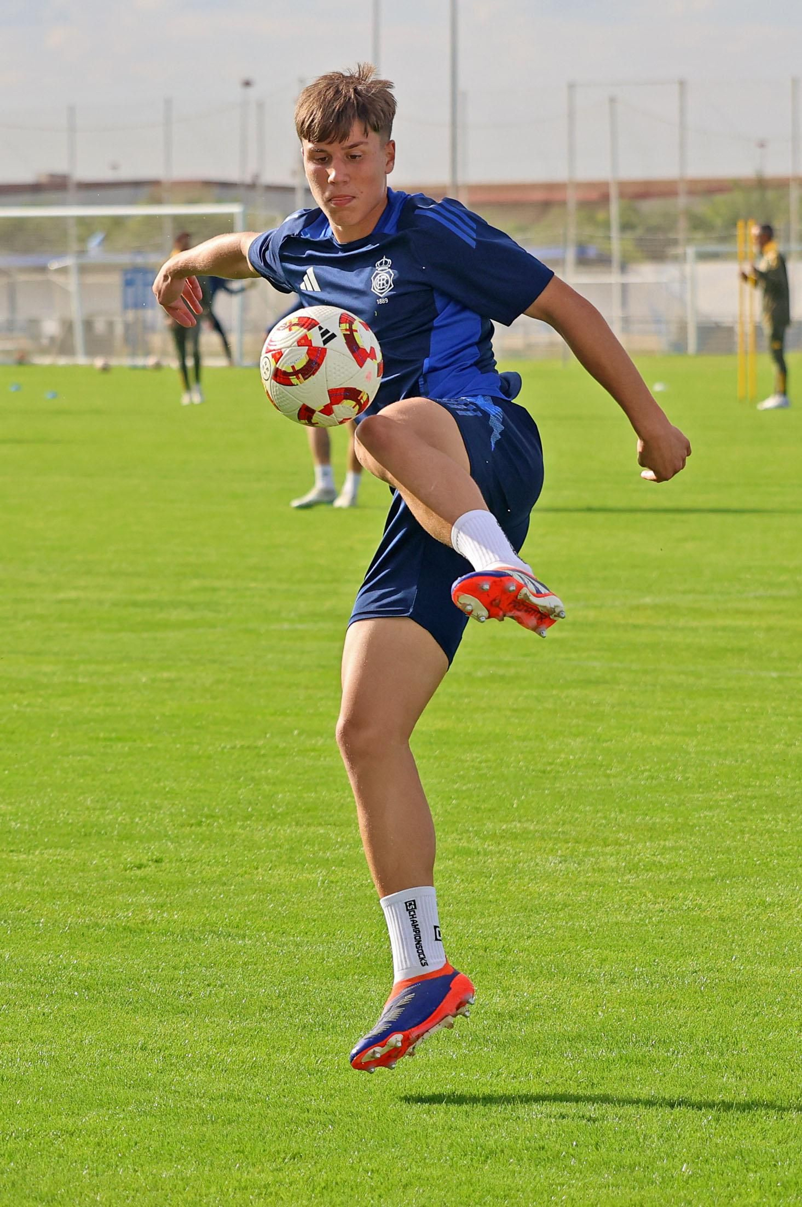 Imágenes del entrenamiento del Recre en la Ciudad Deportiva Francisco Mendoza