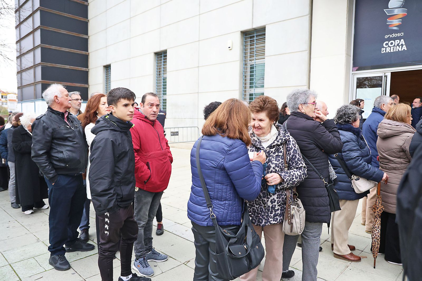 Fotografías del ambiente previo a la Misa funeral por las víctimas del accidente ferroviario