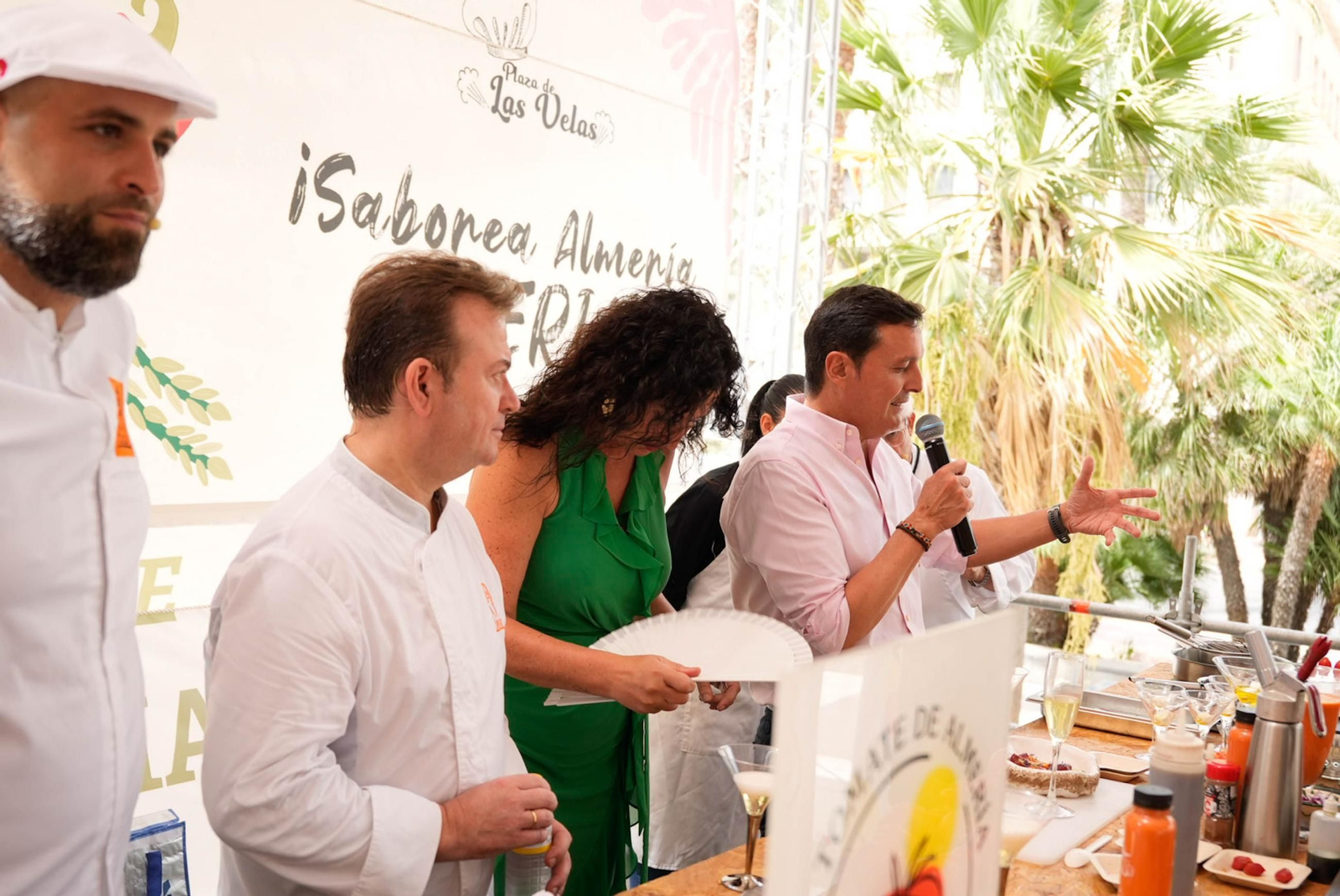 La Cofradía del Tomate y la semifinal del concurso gastronómico de la Feria de Almería, en imágenes