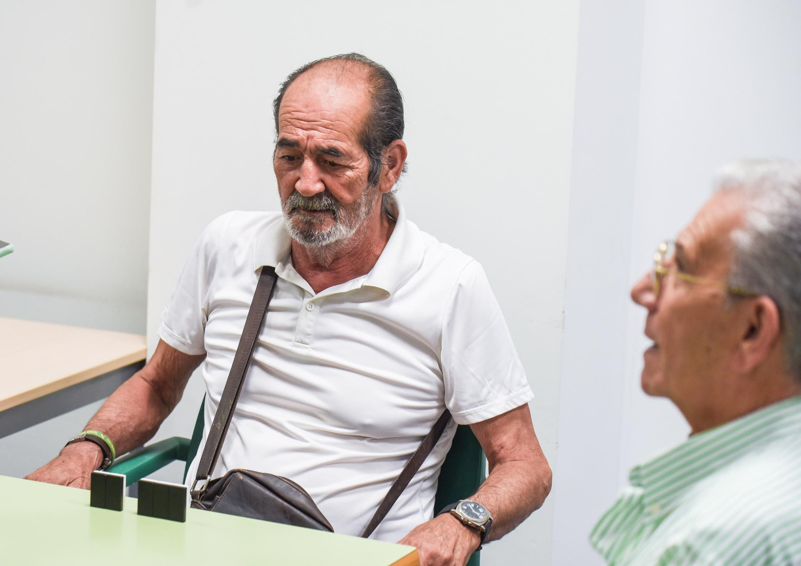 En imágenes, una mañana en el centro de participación activa para personas mayores de Huerta de la Reina