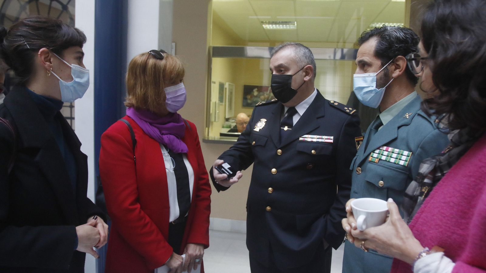 Parte de los participantes de la mesa, minutos antes de comenzar el debate.