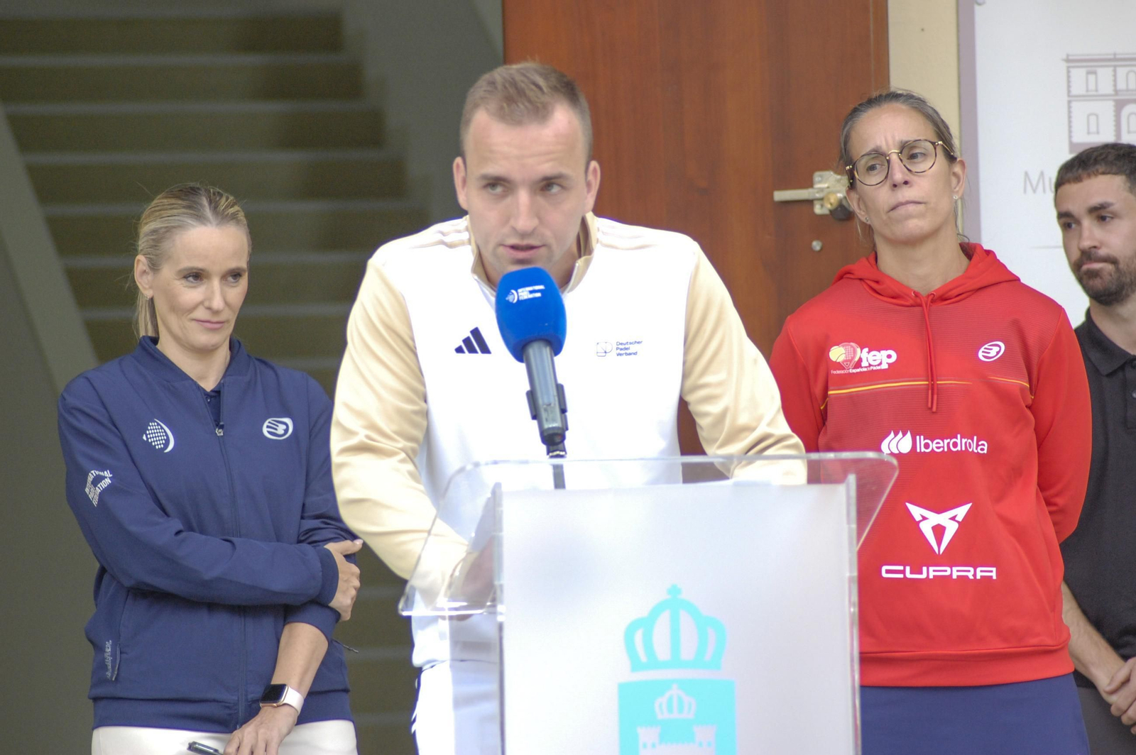 Las fotos del desfile de banderas de las selecciones participantes en el FIP Euro Pádel Cup de La Línea