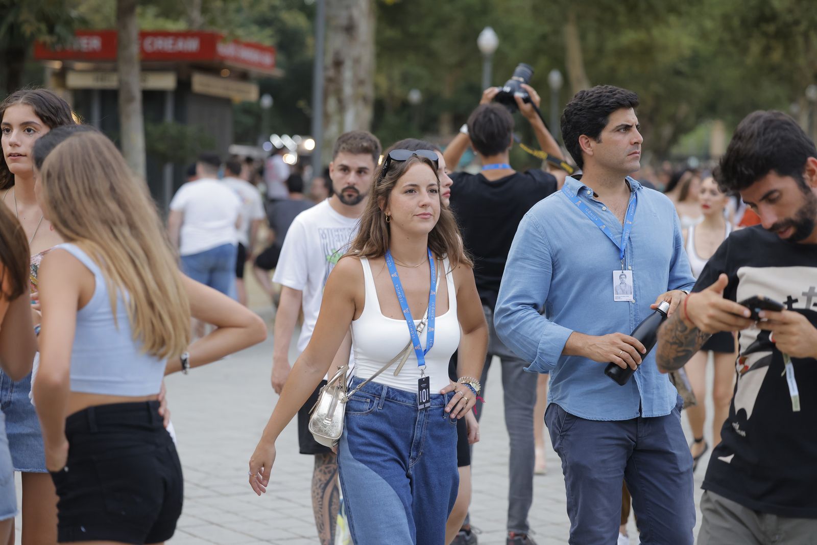 Búscate en las fotos del concierto de Bizarrap