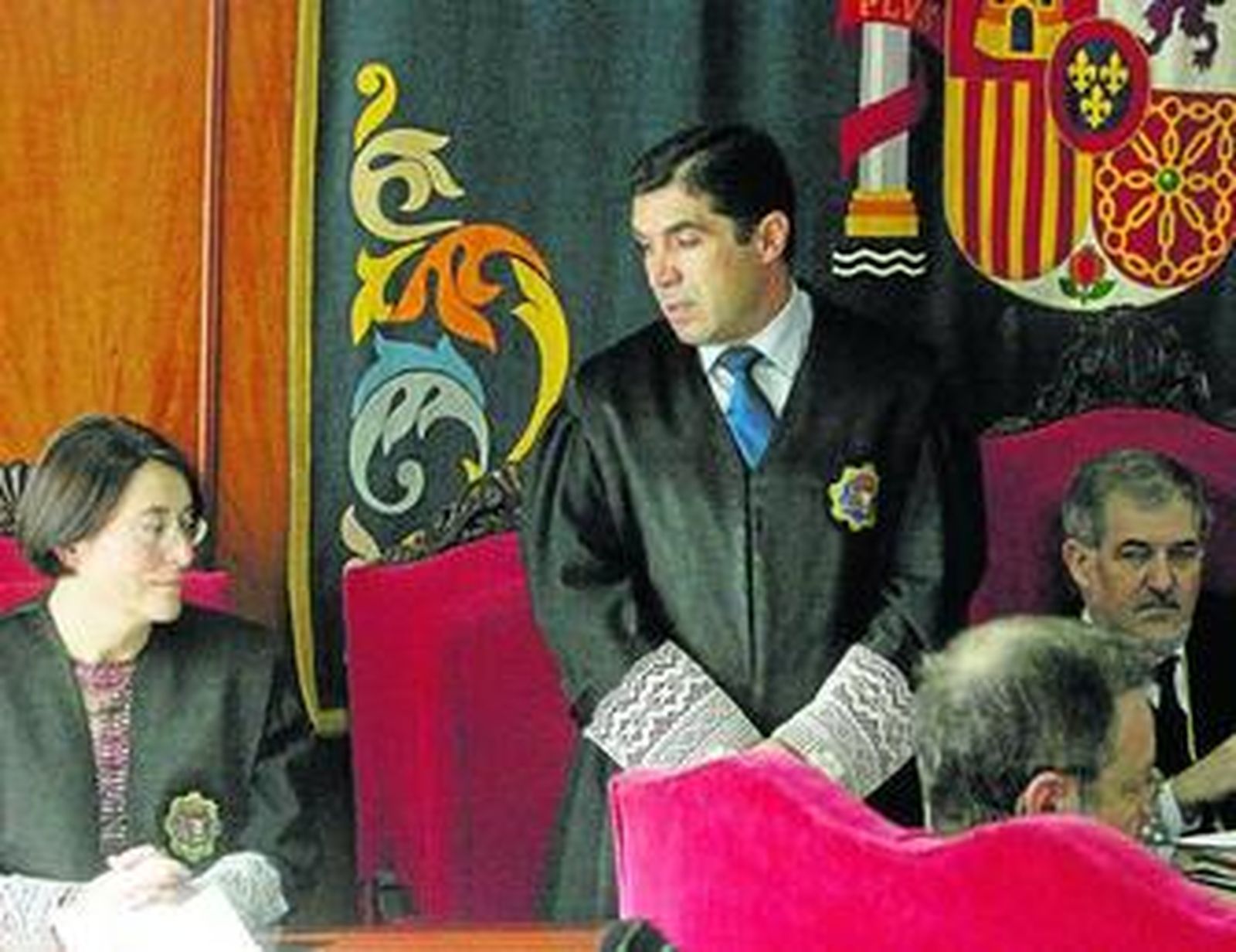 Ayuso, Del Río y Conde-Pumpido (d), en enero de 2006, en la toma de posesión de la fiscal jefe.