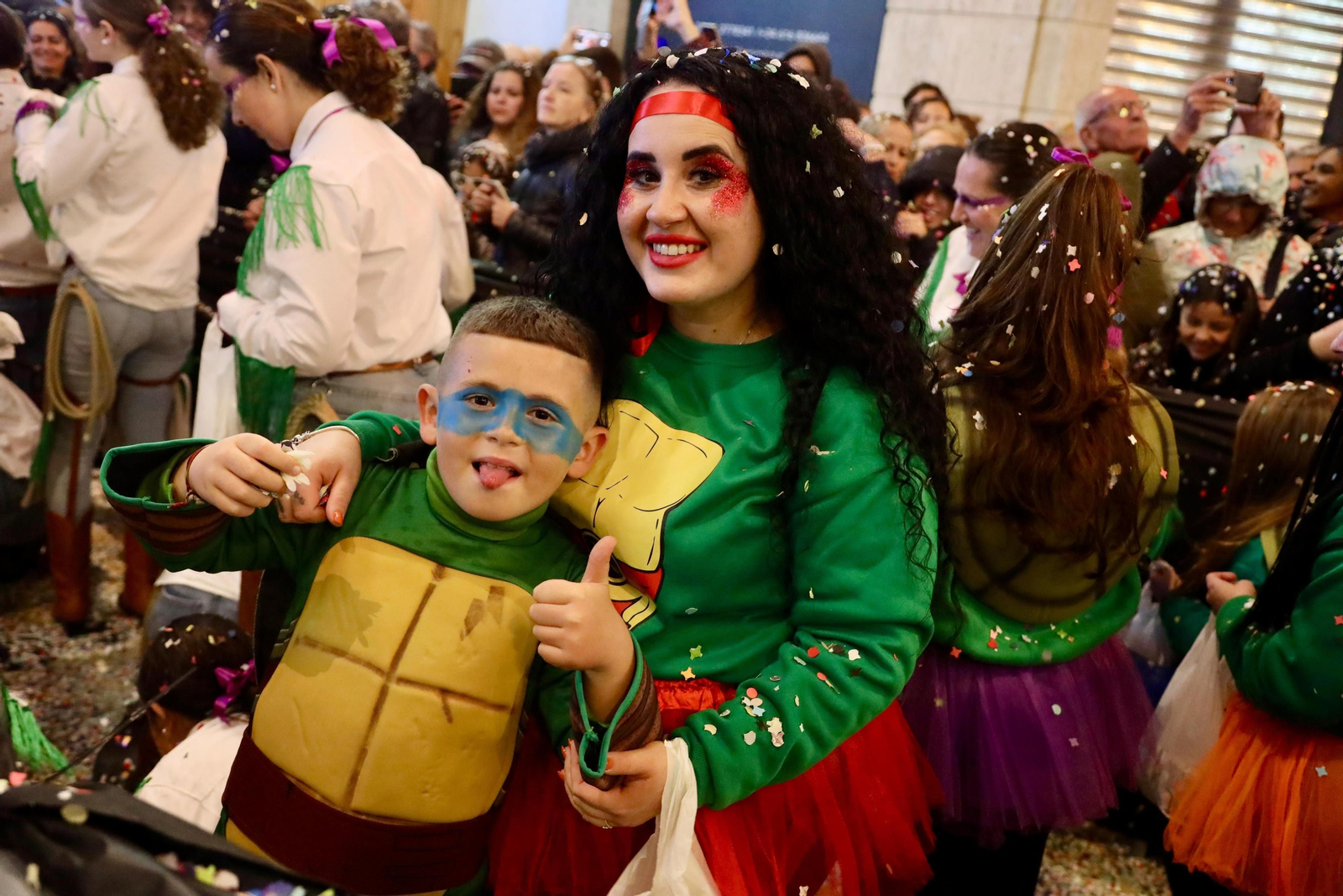 La Batalla de las Flores del Carnaval de Málaga 2024, en fotos