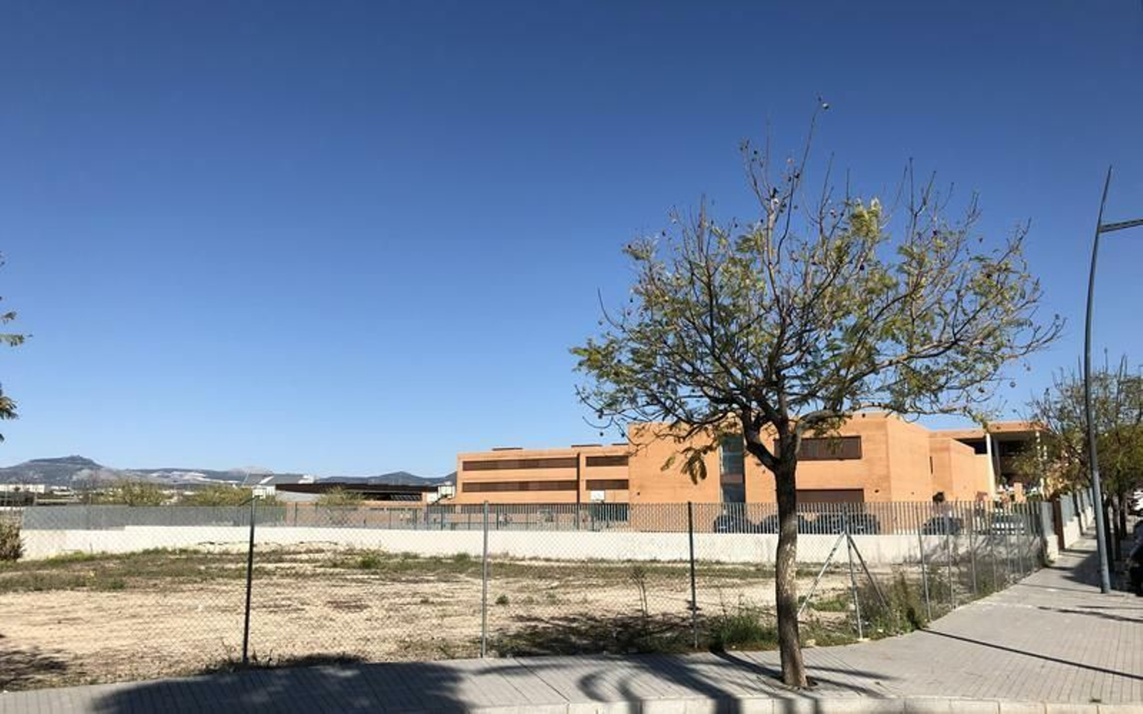 Solar de la zona Oeste 1 donde se levantará el pabellón.