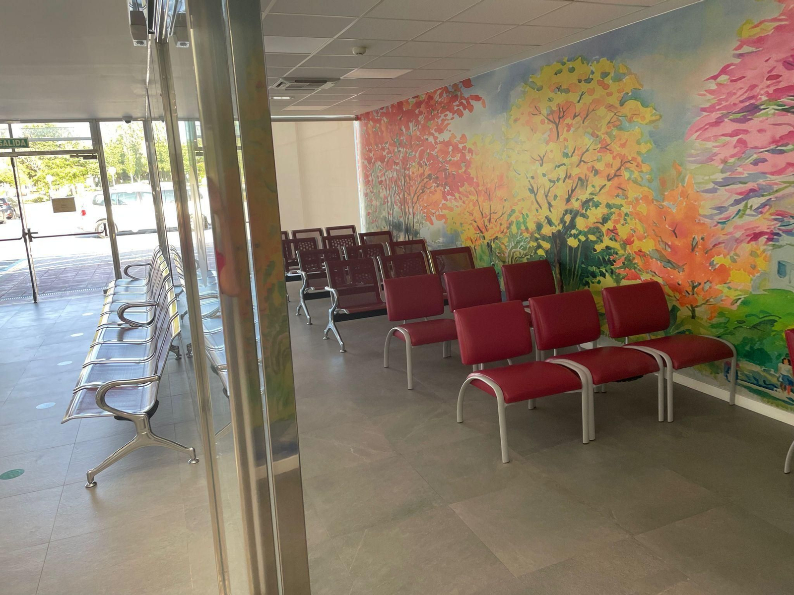 Aspecto actual de una de las salas de espera del hospital.