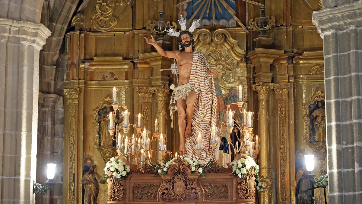 La Hermandad del Resucitado de Jerez de la Frontera se traslada a la Parroquia de San Dionisio