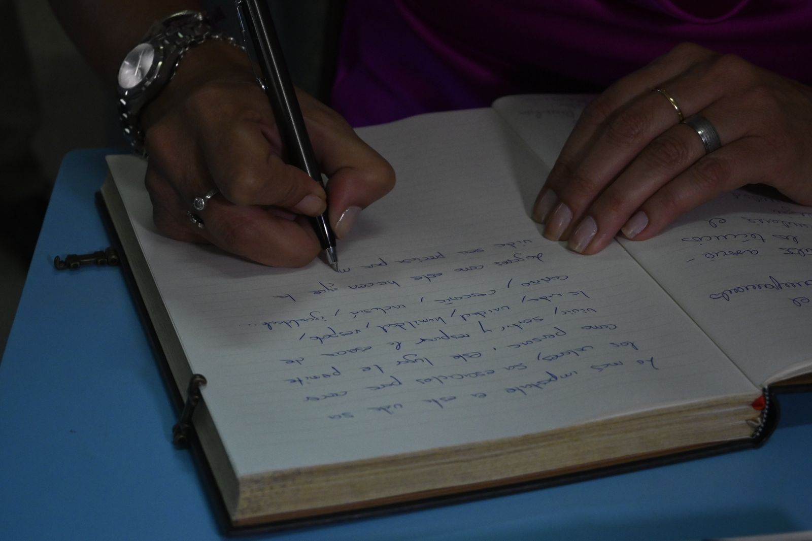 Loles López y Pilar Miranda visitan la escuela de verano del Distrito V, en imágenes