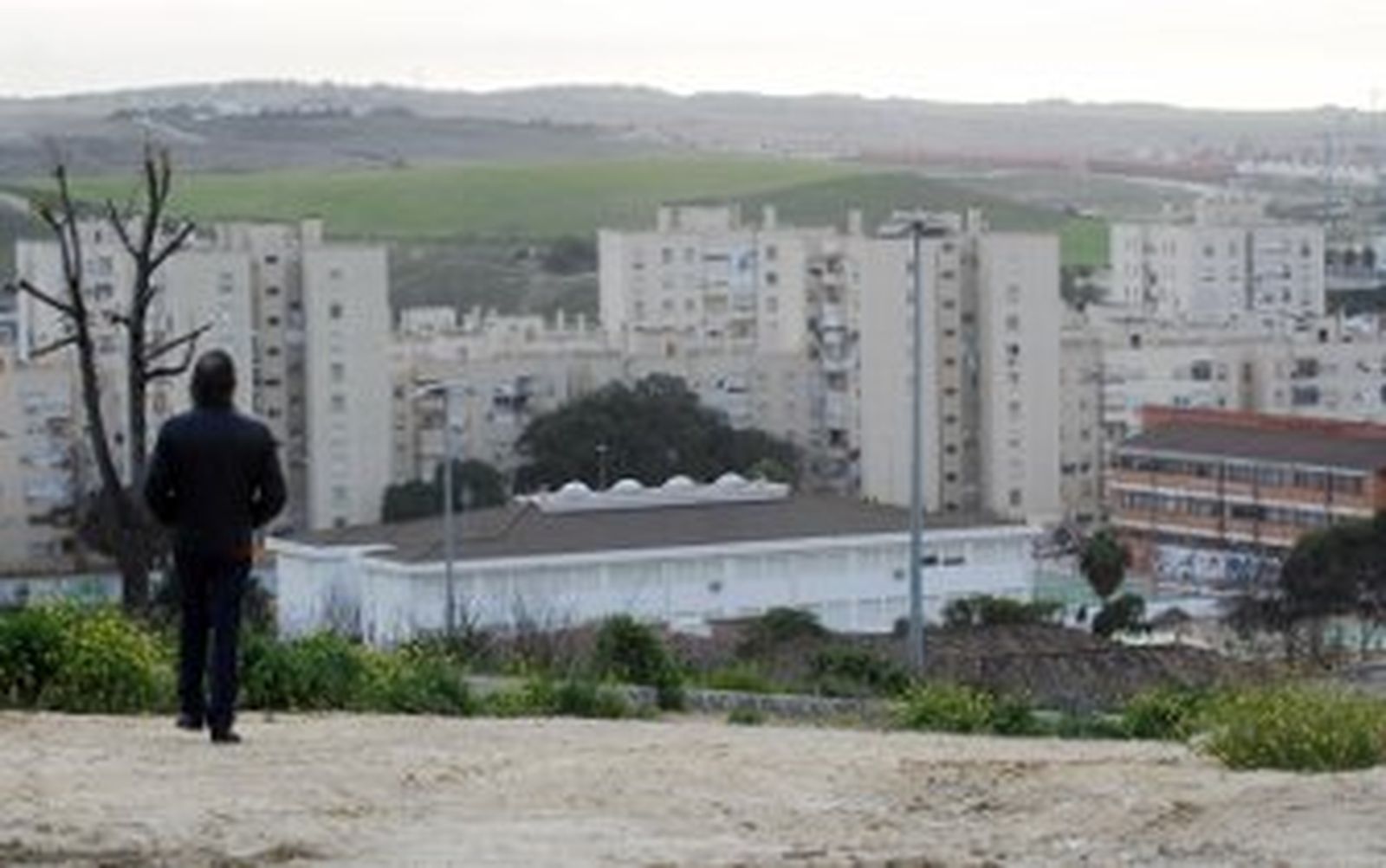 Vecinos de Vallesequillo II reclaman al Consistorio la propiedad de sus pisos