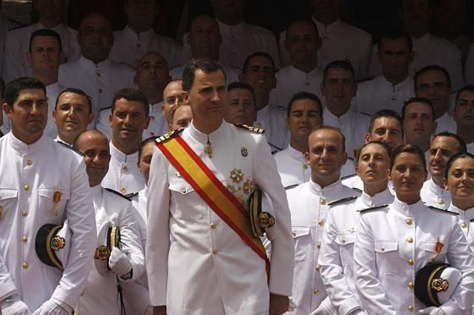 El Príncipe preside en La Isla la entrega de los Reales Despachos a los números uno del Cuerpo General de la Armada.  Foto: Nuria Reina