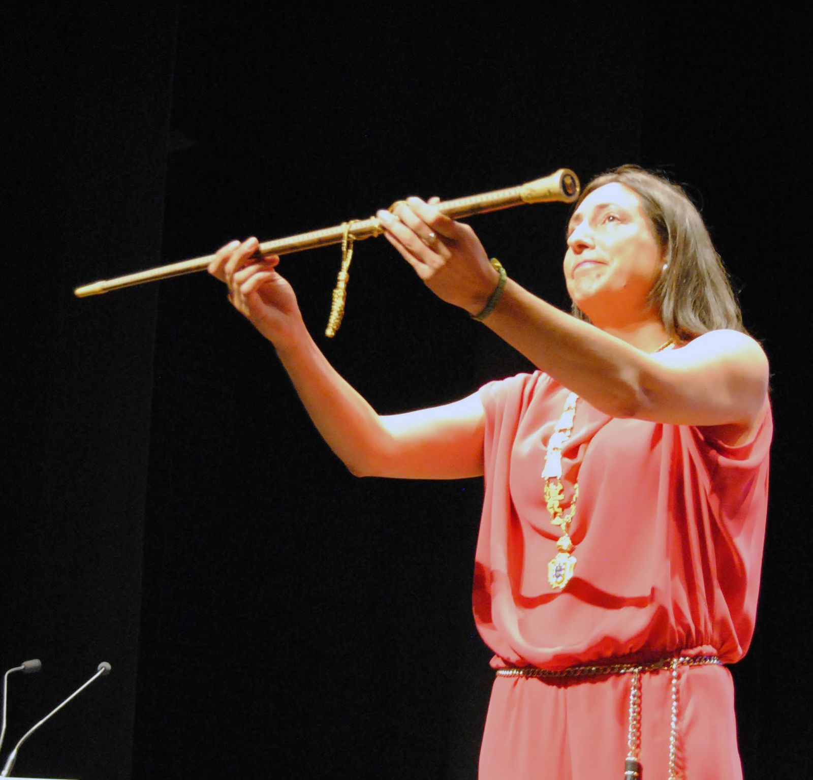 Loles López en su toma de posesión como alcaldesa de Valverde del Camino.