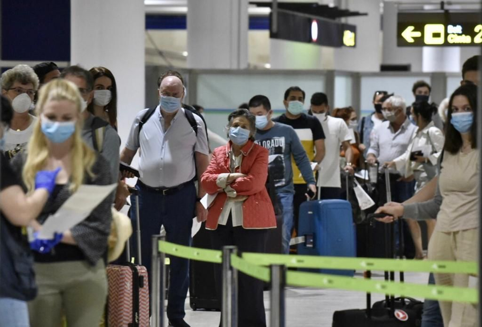Pasajeros del vuelo de Transavia que ha aterrizado esta mañana en San Pablo procedente de Ámsterdam.