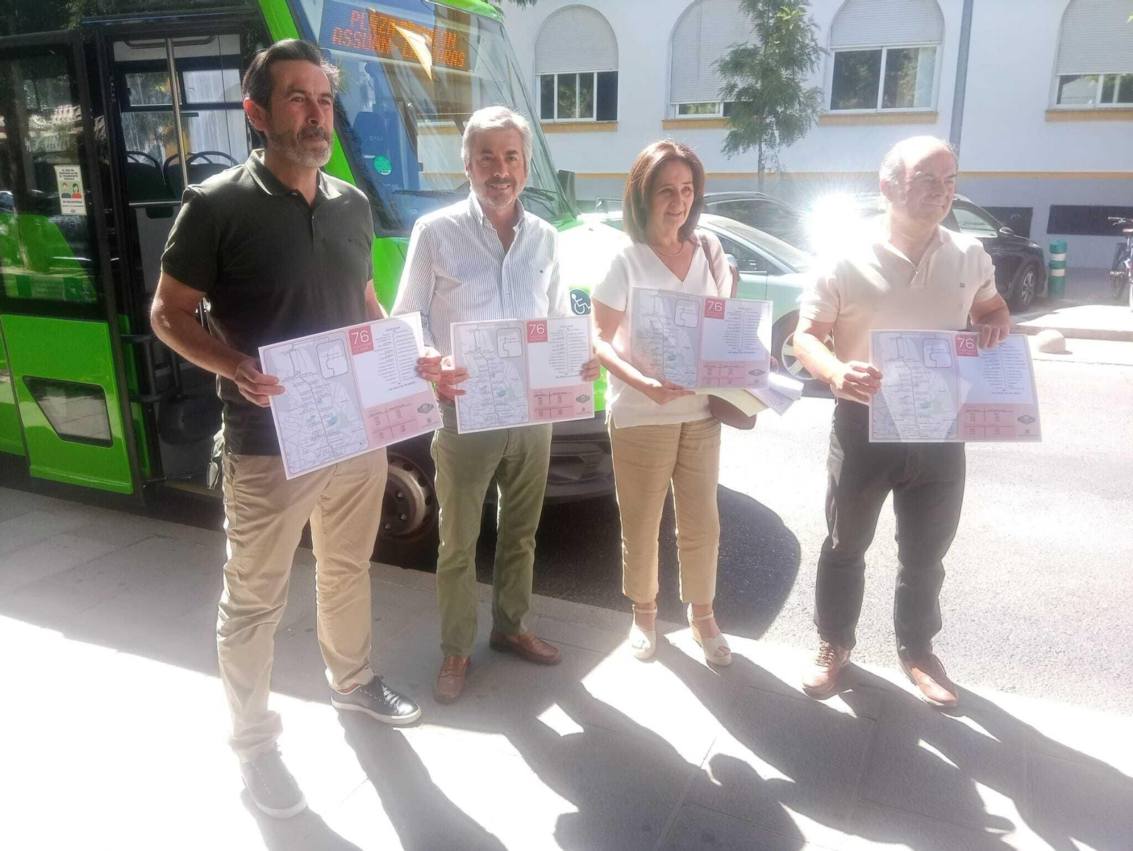 Presentación del microbús a las Jaras.