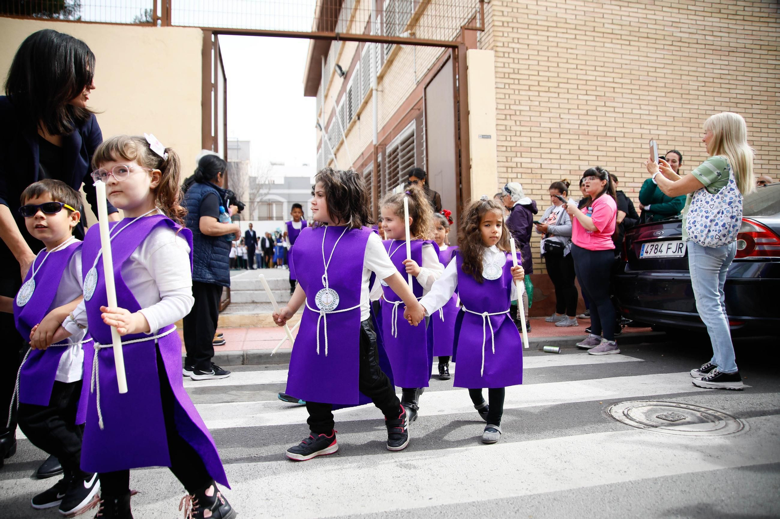 Las imágenes del CEIP San Fernando de El Zapillo de la ciudad de Almería en procesión en el viernes de dolores