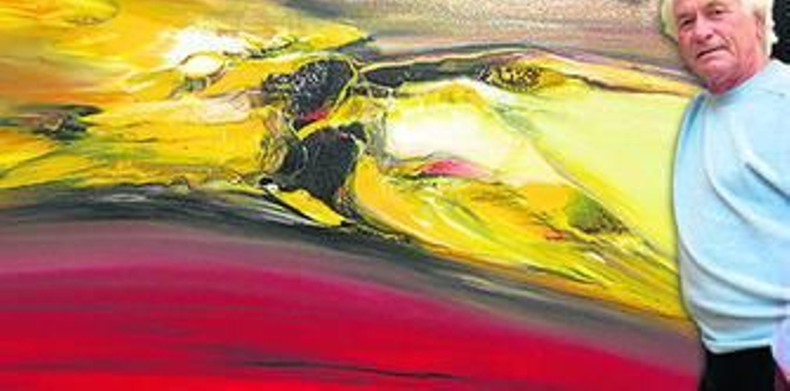 Sebastián Palomo Linares, en la actualidad, delante de una de sus obras pictóricas.