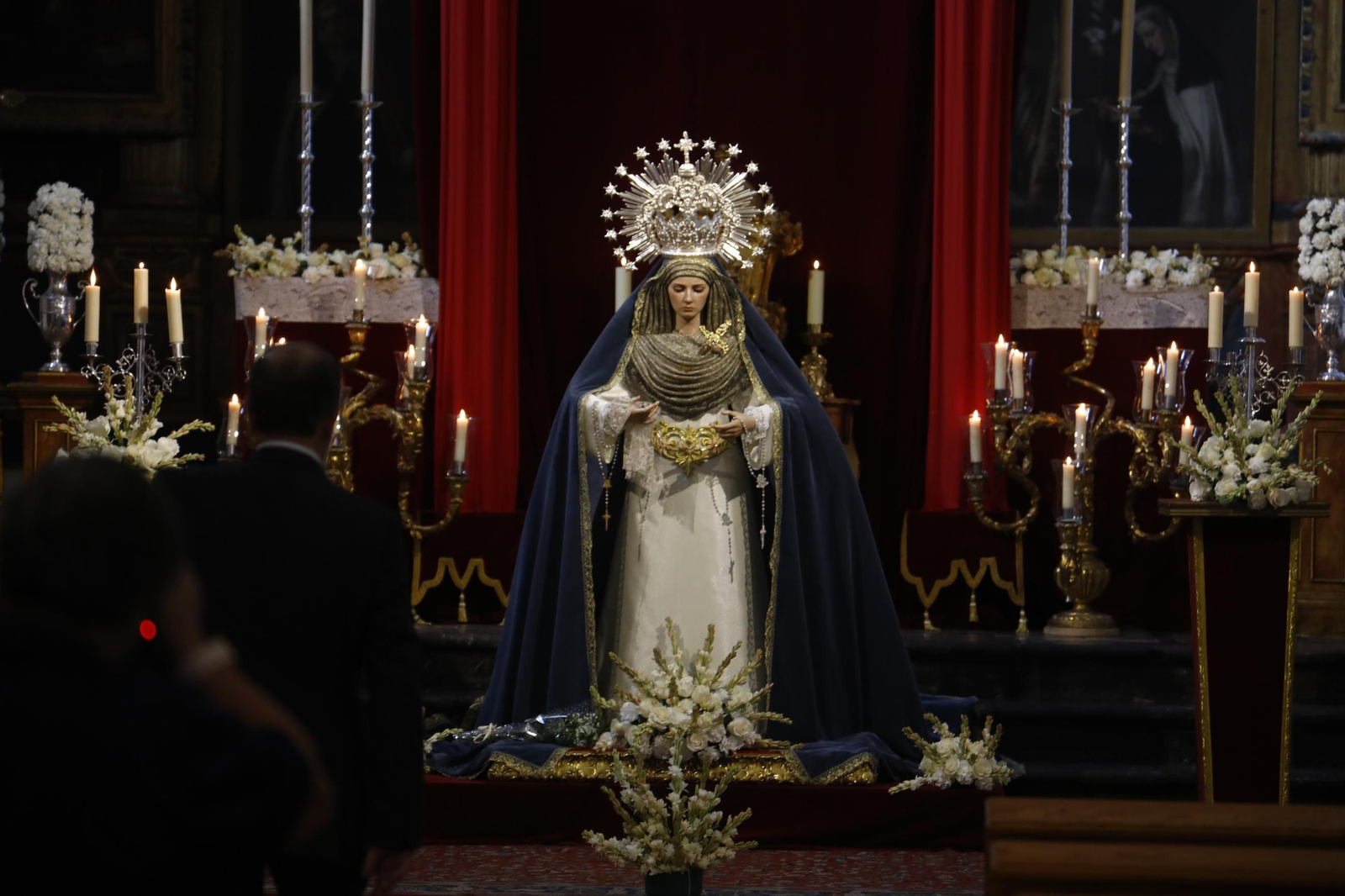 Las mejores fotos del besamanos de la Virgen de Regla de Córdoba