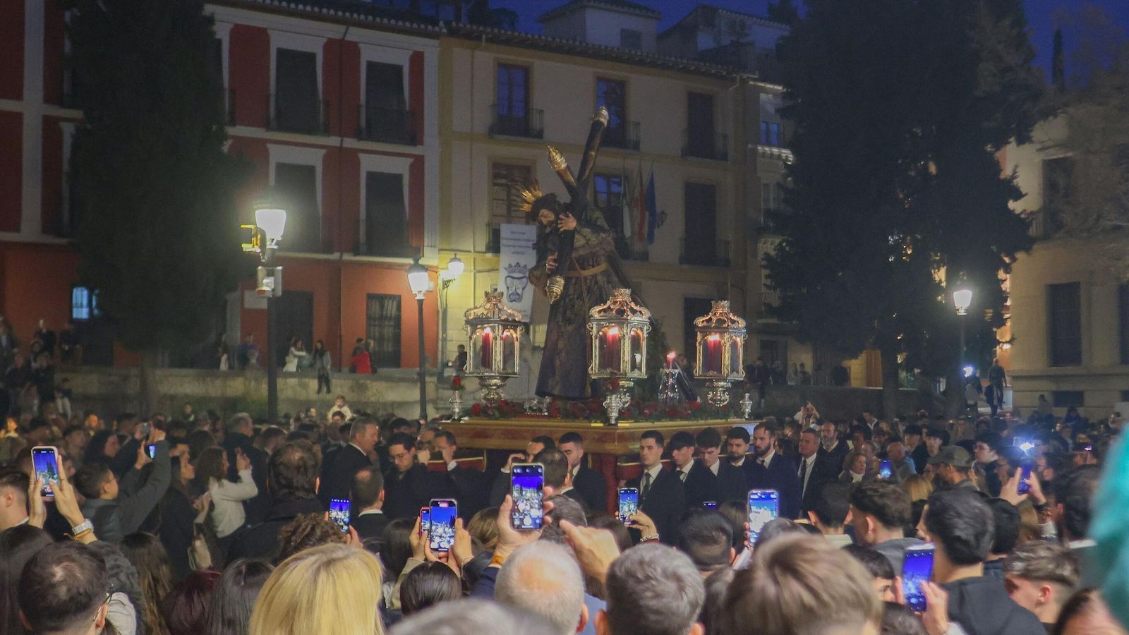 Fotogalería: Vía Crucis Hermandad de la Esperanza 2025