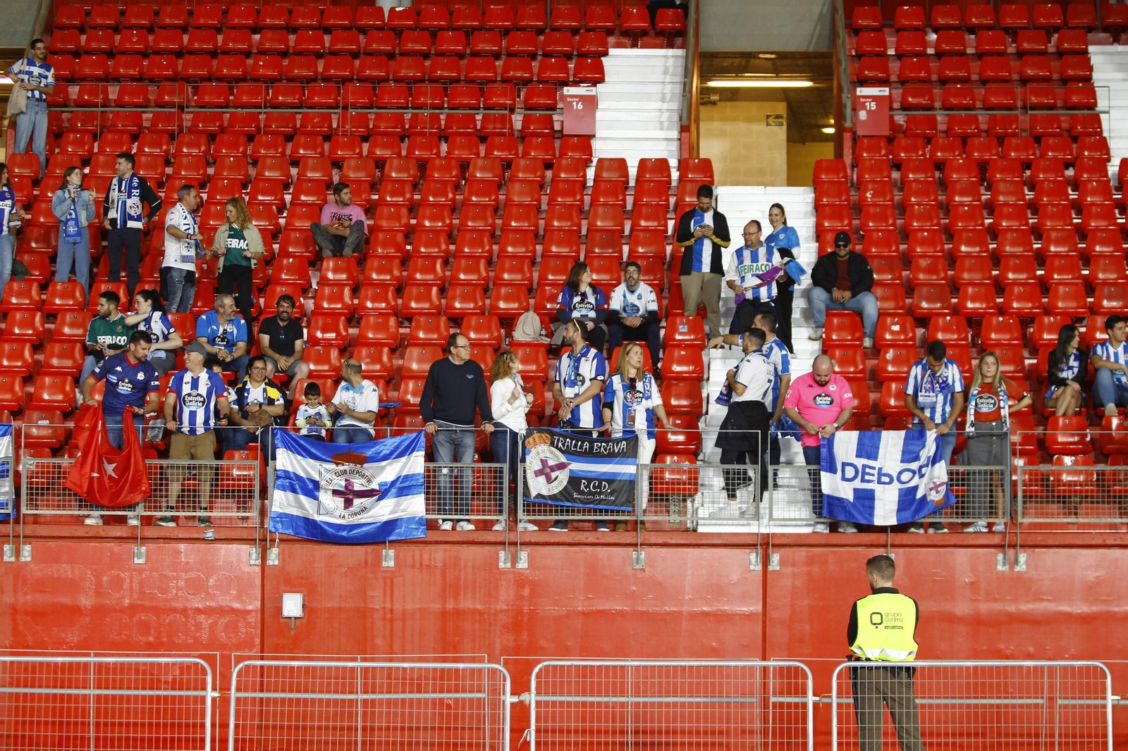 Búscate en las fotos de público del partido U.D. Almería-Deportivo de La Coruña