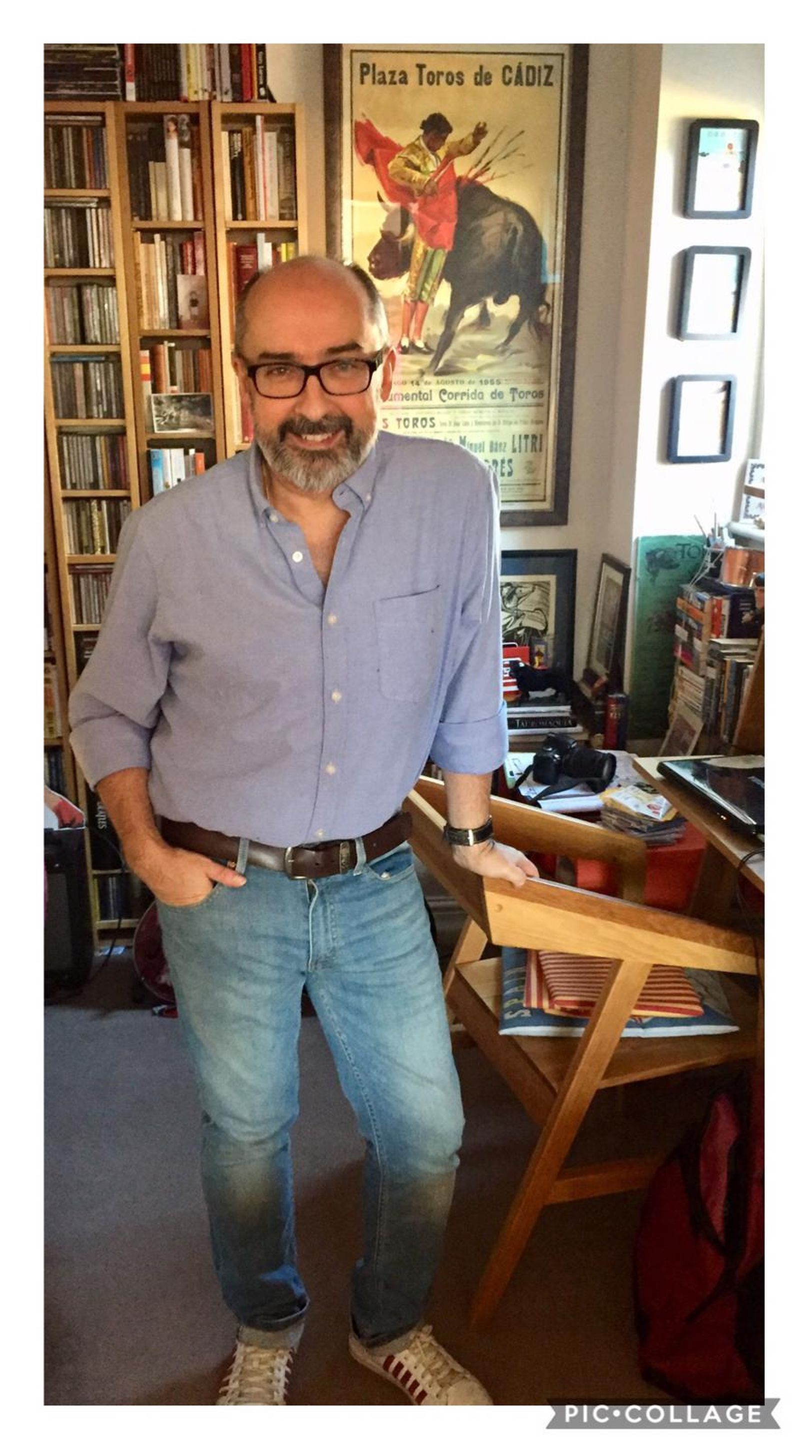 El gaditano Félix del Río, en el estudio de su casa, en Felsted.