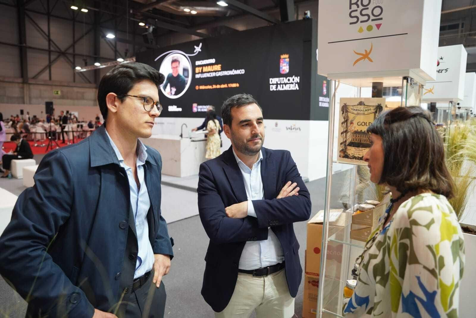 Influencer gastronómico By Maure en el stand de Sabores Almería.