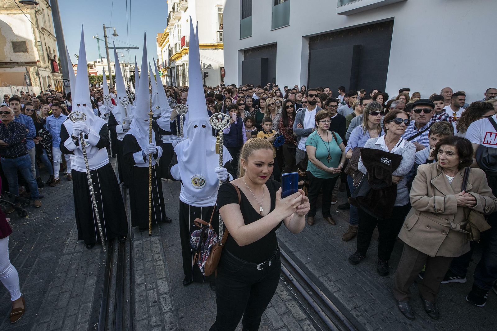 Caridad, imágenes de una brillante salida penitencial