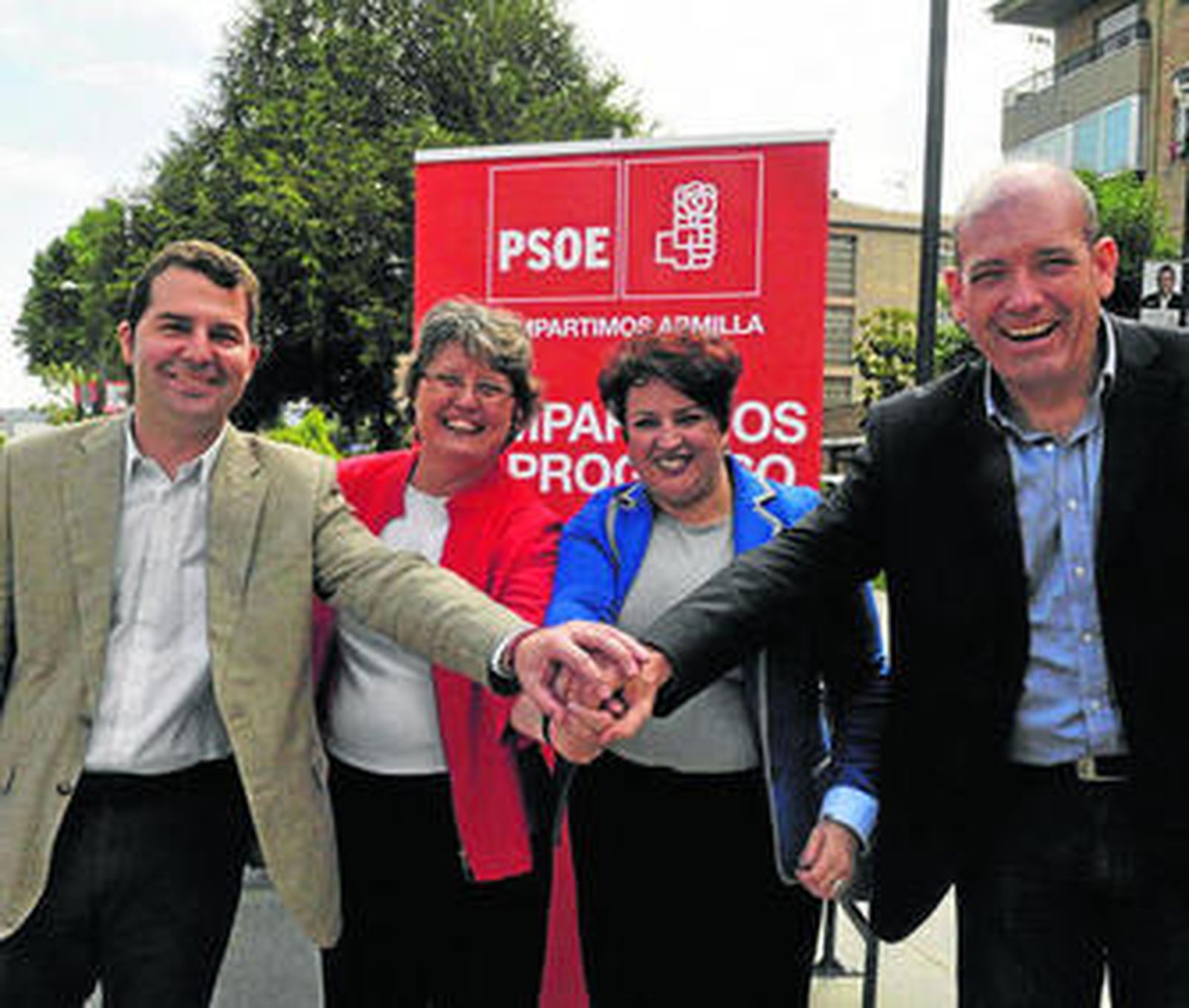 Teresa Jiménez, en el centro, junto a los alcaldes del Albolote, Maracena y Armilla.