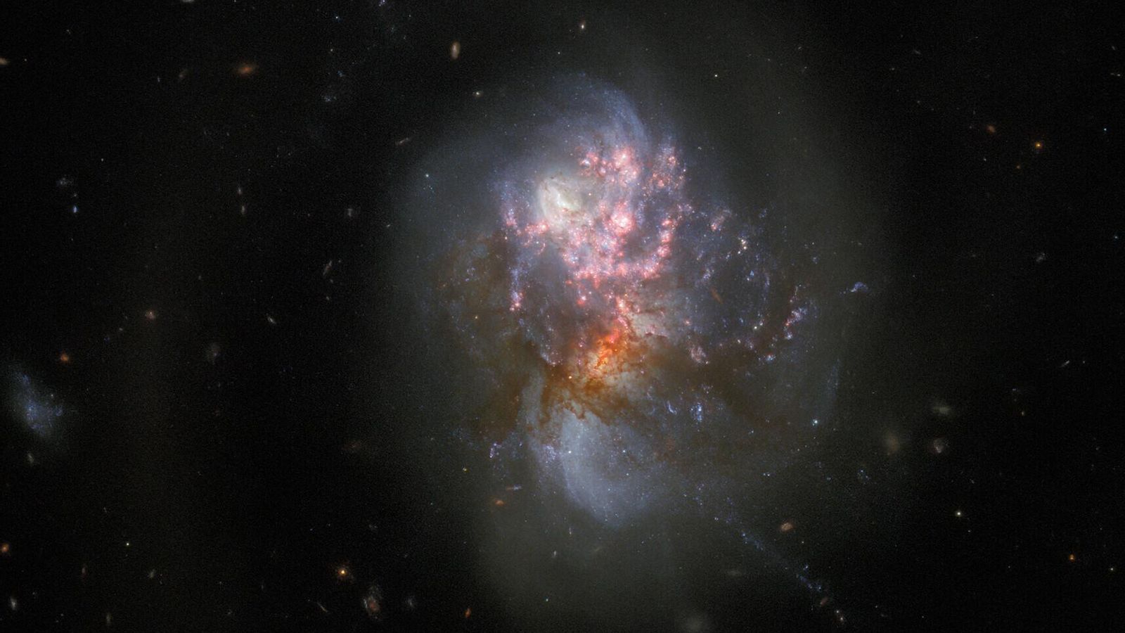 IC 1623, un par de galaxias entrelazadas, fotografiadas por el Hubble