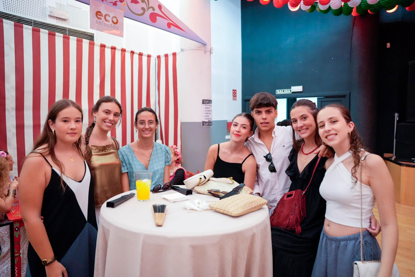 Los almerienses disfrutan del martes en la Feria del Mediodía