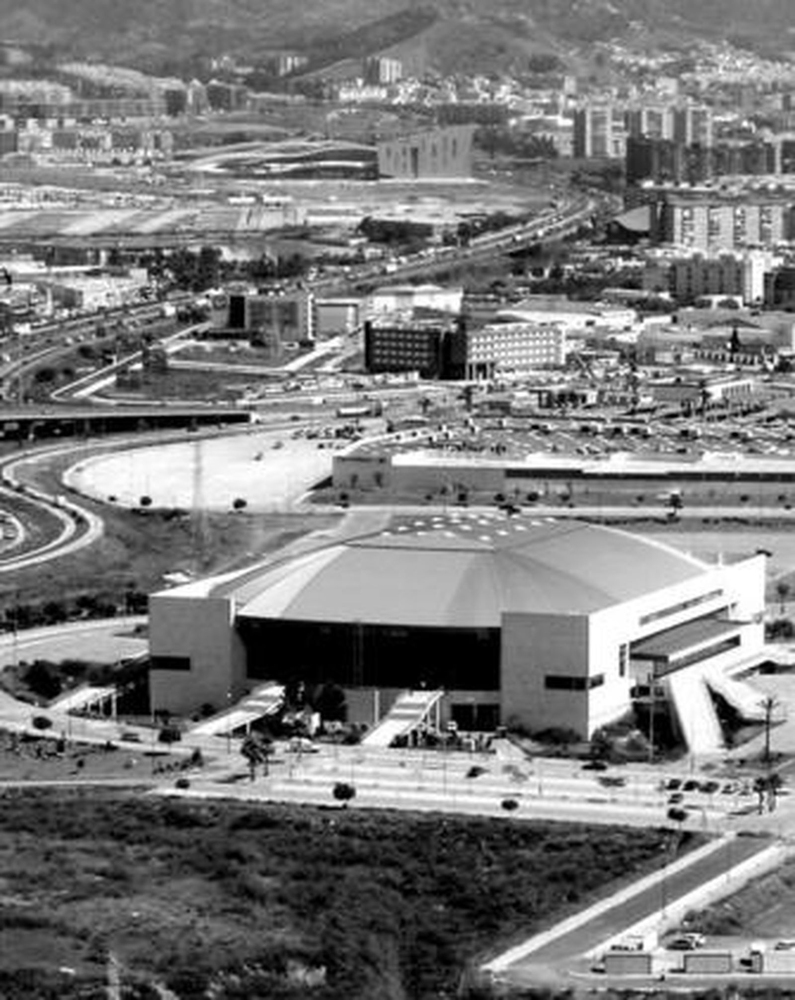 Vista aérea del pabellón Martín Carpena, junto al que se propone el parking de disuasión.