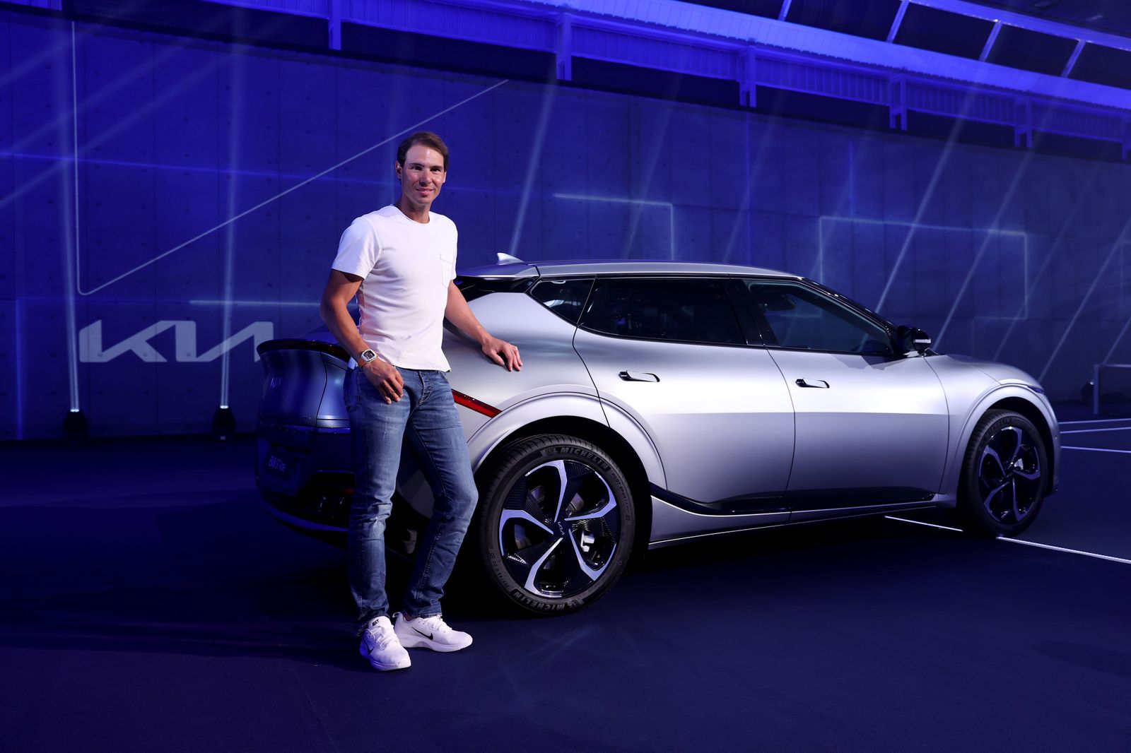 Rafa Nadal ya conduce su nuevo Kia EV6