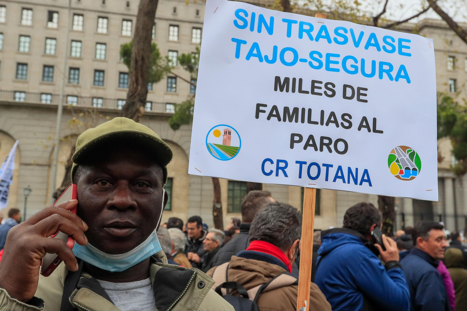 Vea en imágenes la concentración de los regantes ante el recorte del trasvase del Tajo-Segura