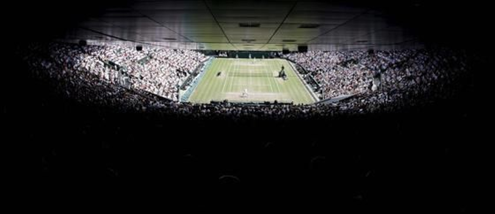 Gradas llenas de público en la pista central.

Foto: efe