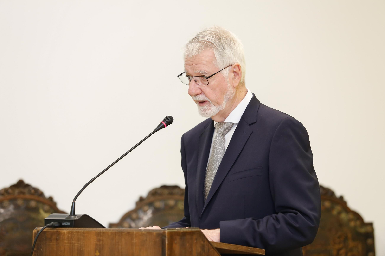 Fotos: Sylvain Marc toma posesión como académico de número en la Real Academia Provincial de Bellas Artes de Cádiz