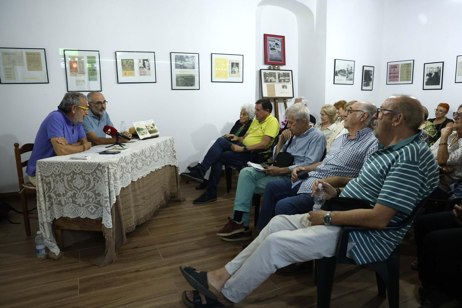 Las fotos de la exposición "El San Roque de los 60" y la presentación de los libros "Plaza de Armas" y "Alameda" de Antonio Pérez Girón