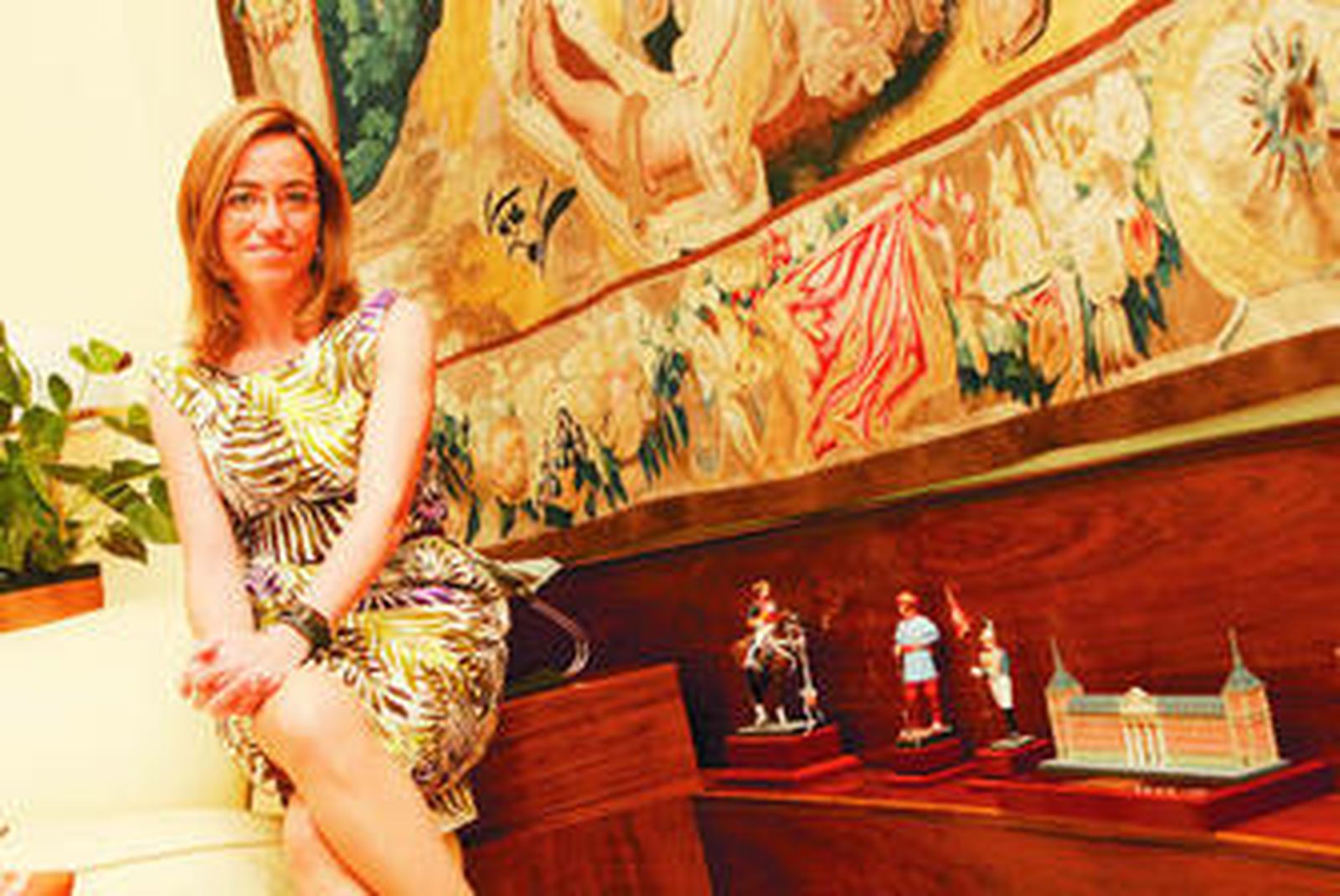 Carme Chacón, en su despacho del Ministerio de Defensa.