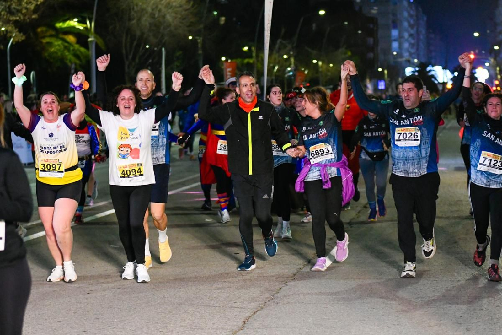 En imágenes: búscate en tu llegada a meta de la Carrera de San Antón 2025 (12)