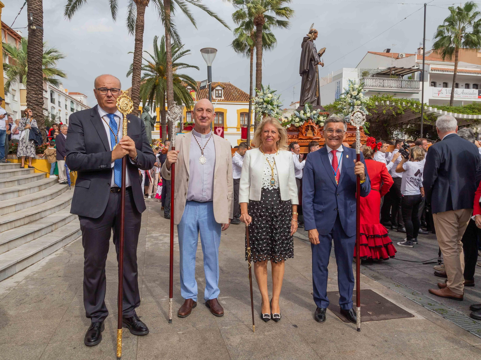 Las autoridades locales en la marcha procesional. Las autoridades locales en la marcha procesional.