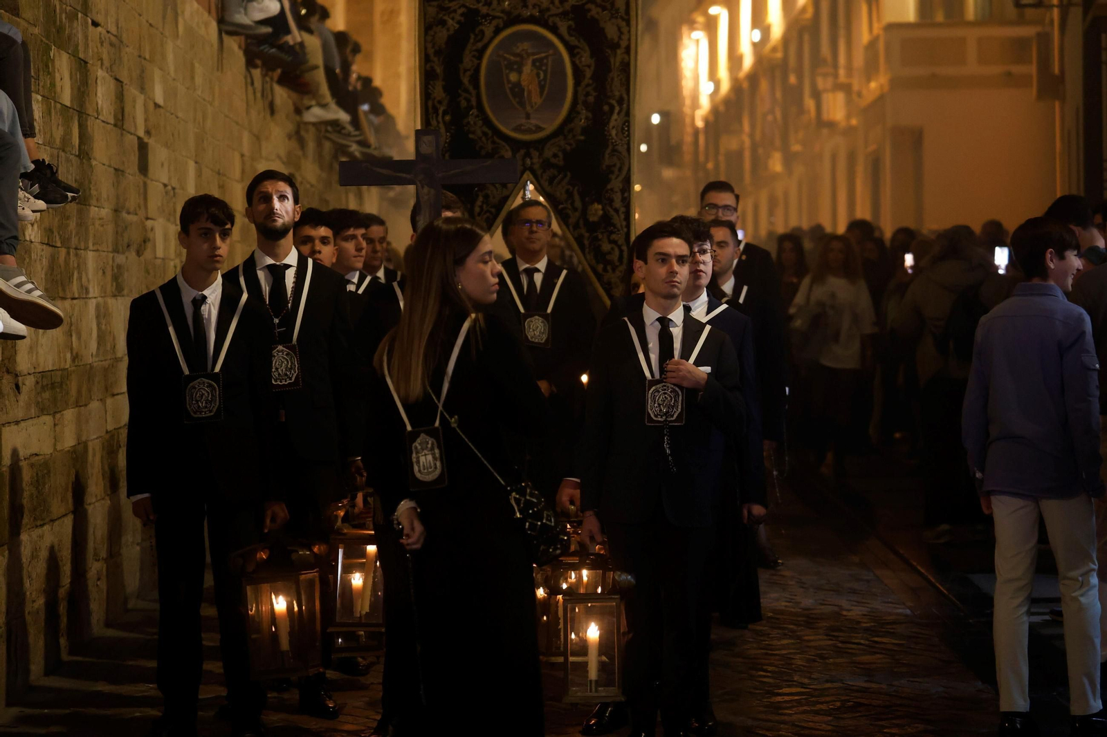 Ánimas celebra el 50 aniversario de la Virgen de las Tristezas por las calles de Córdoba