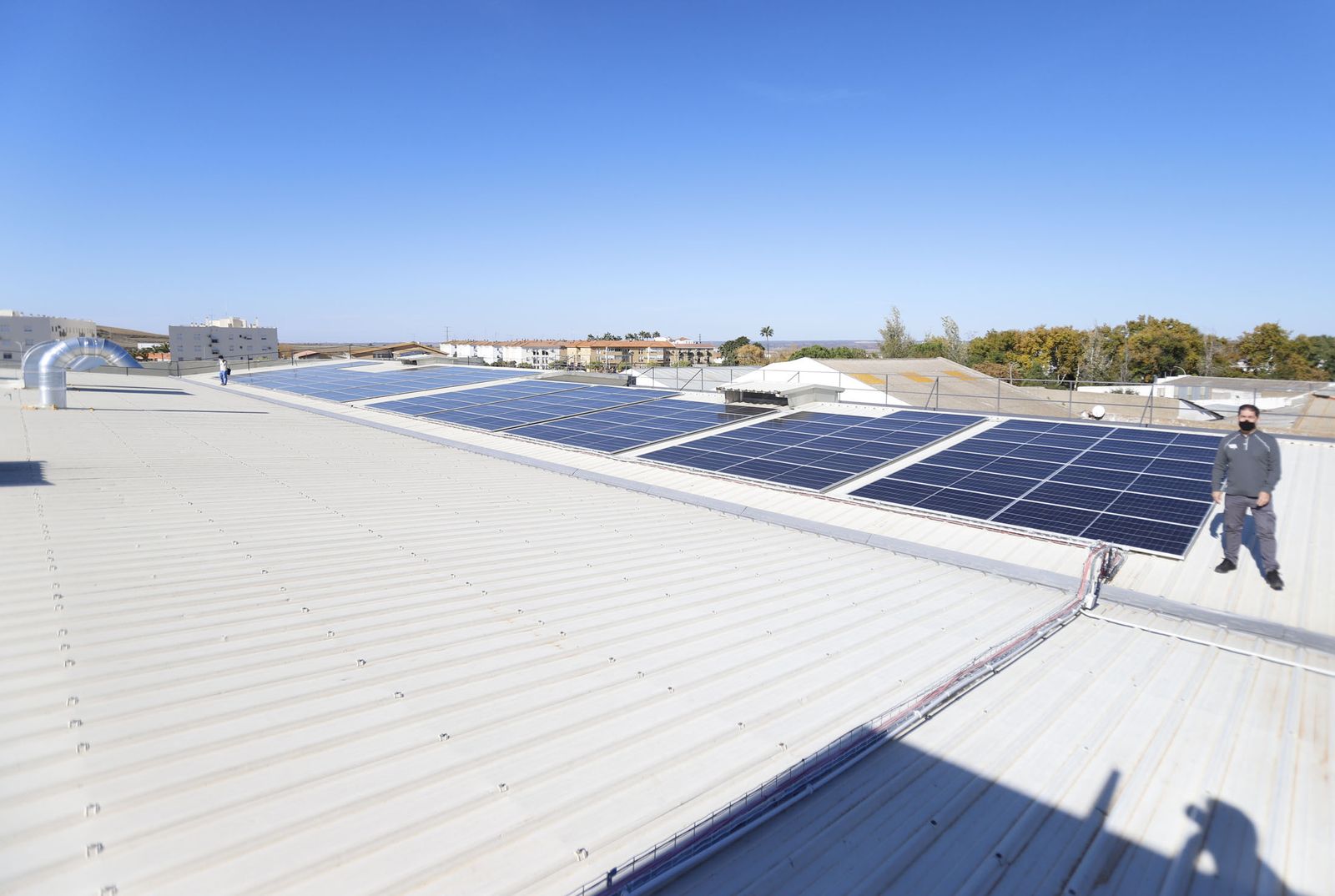 Imágenes de las mejoras del Mercadona de La Palma del Condado para el ahorro energético