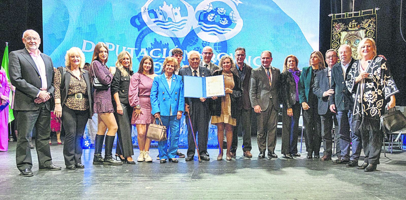 El galardonado  José María Segovia junto a sus familiares.