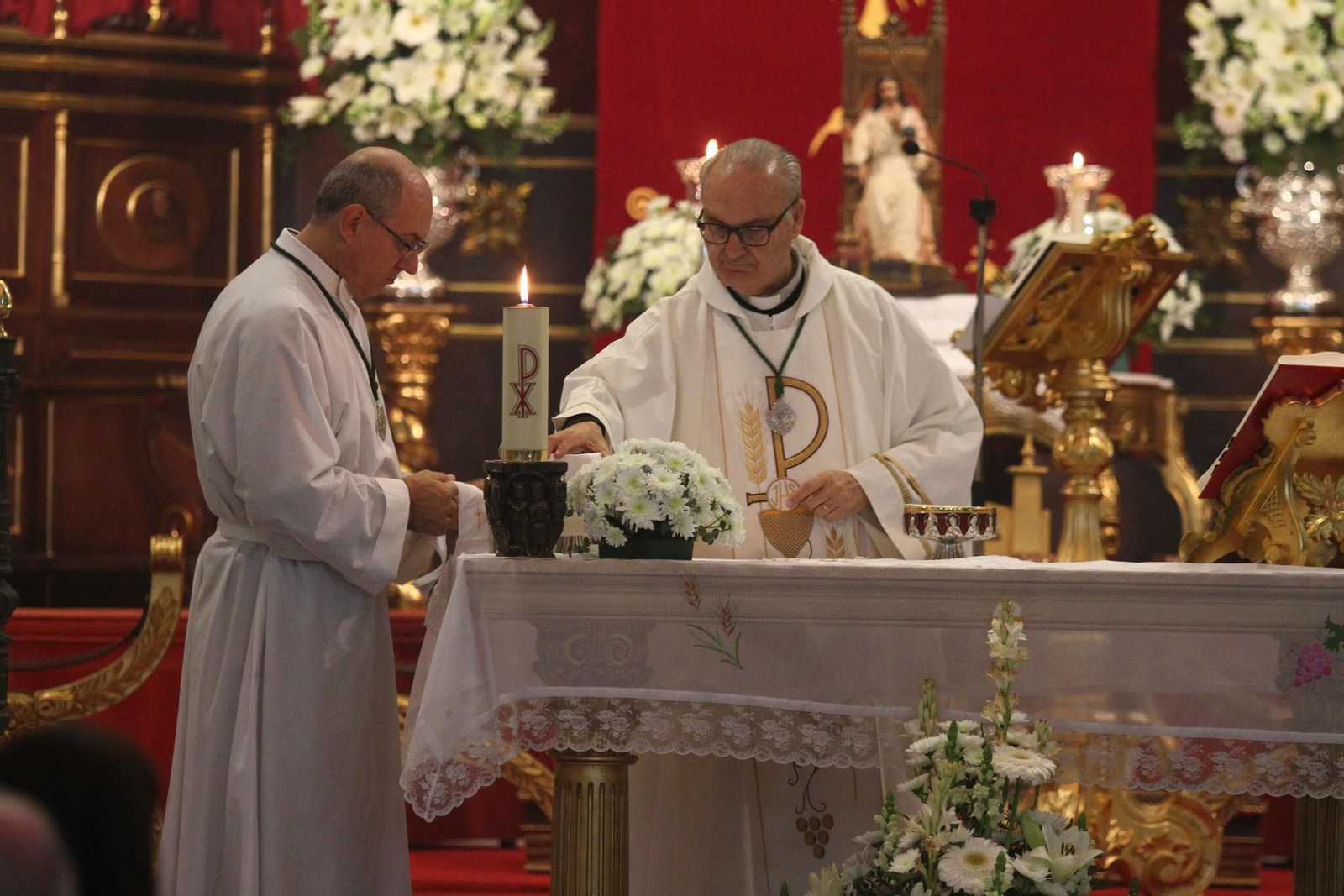 Procesión Solemne  de la Hermandad de La Vera Cruz, con el Santísimo Sacramento.