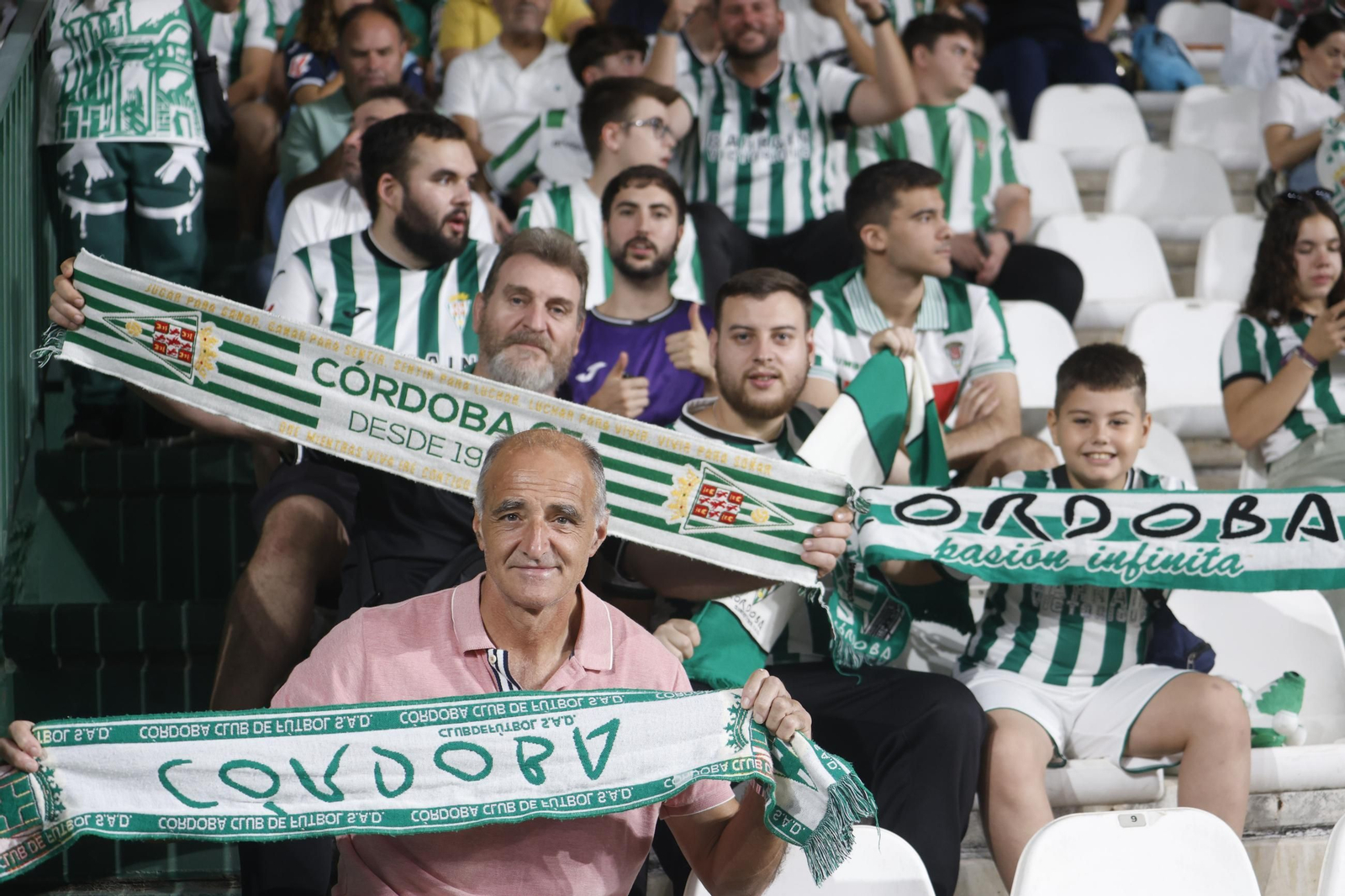 Las mejores fotos del ambiente en El Arcángel para el Córdoba CF - Cultural Leonesa