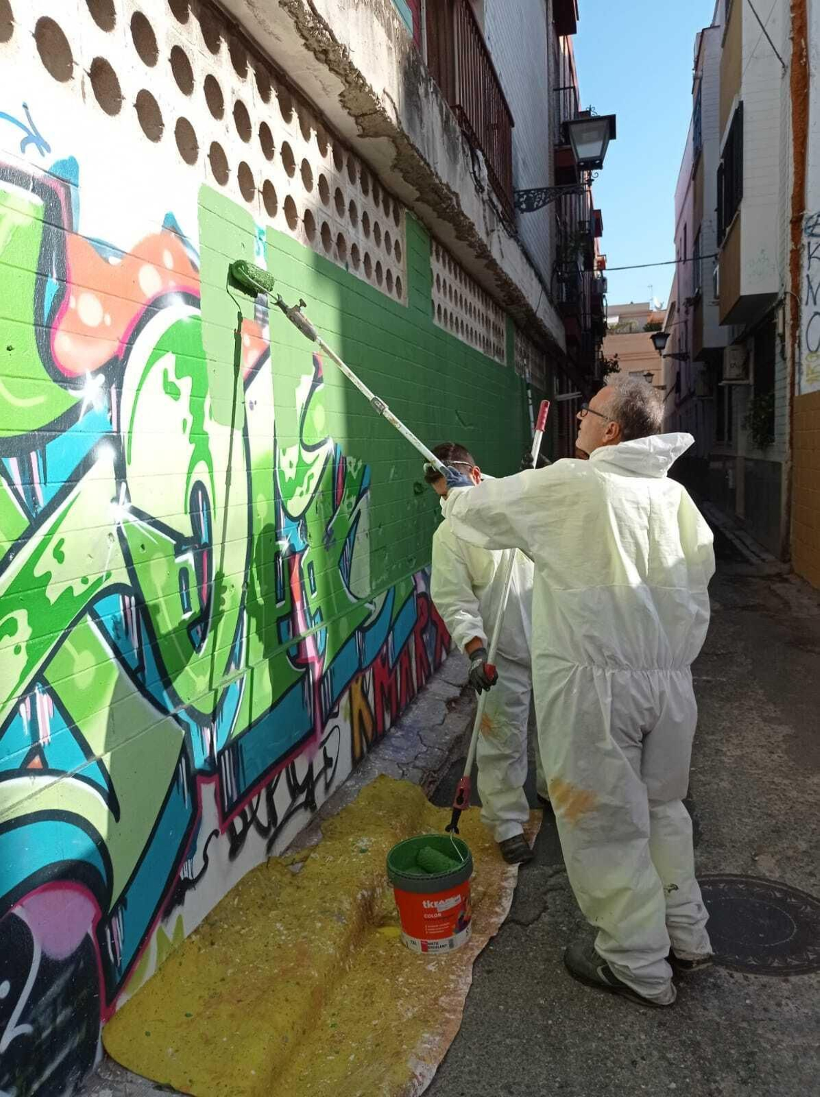 Se ha limpiado y adecentado un solar colindante.