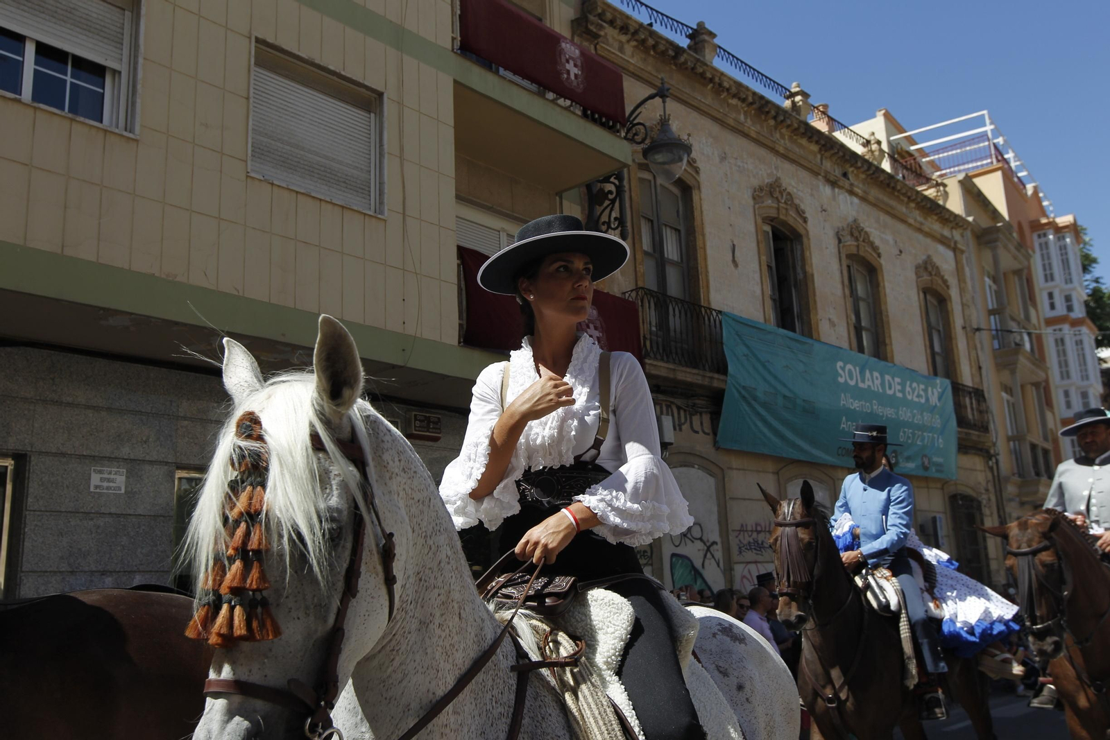 Fotogalería ofrenda floral a la Virgen del Mar. Feria de Almería 2019