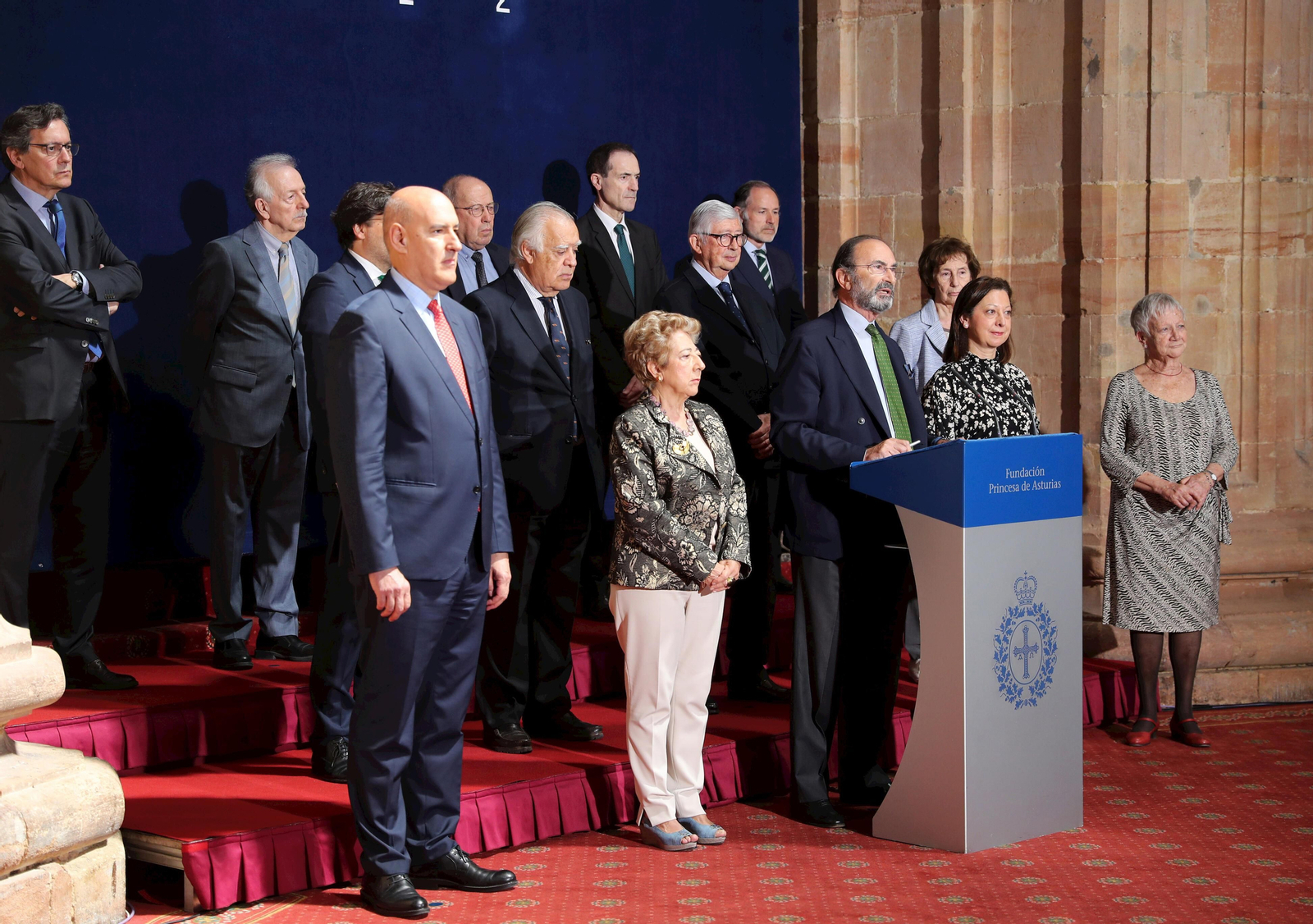 El jurado del Premio Princesa de Asturias de Ciencias Sociales posa tras anunciar el fallo del galardón.