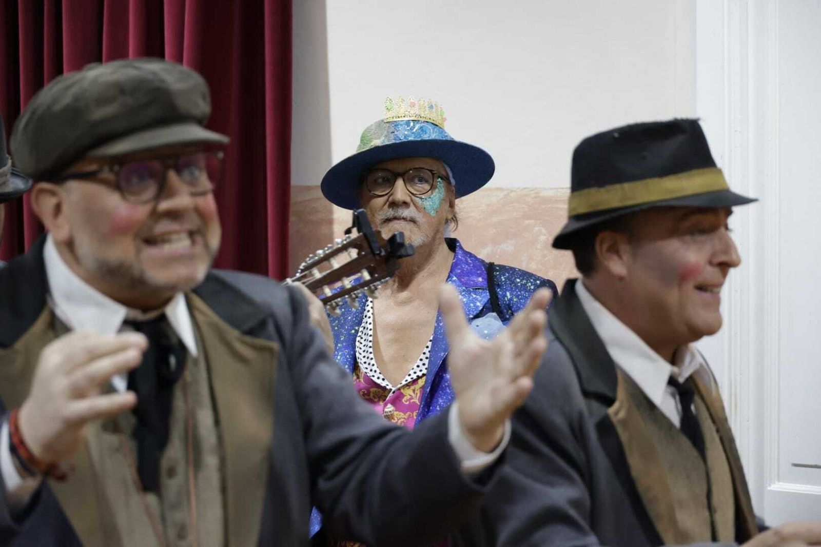 Comparsa 'Los telarañas' en camerinos.