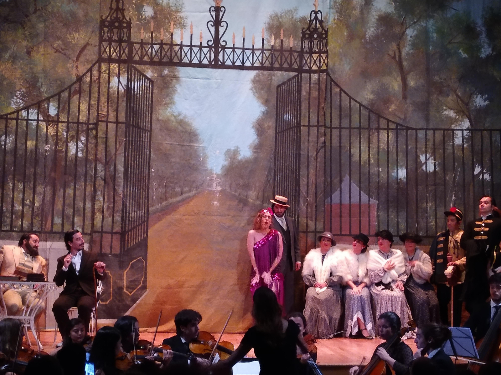 Escena del primer acto de 'La Generala'.